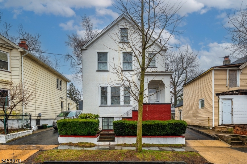 424 Frankfort St Property Photo 1