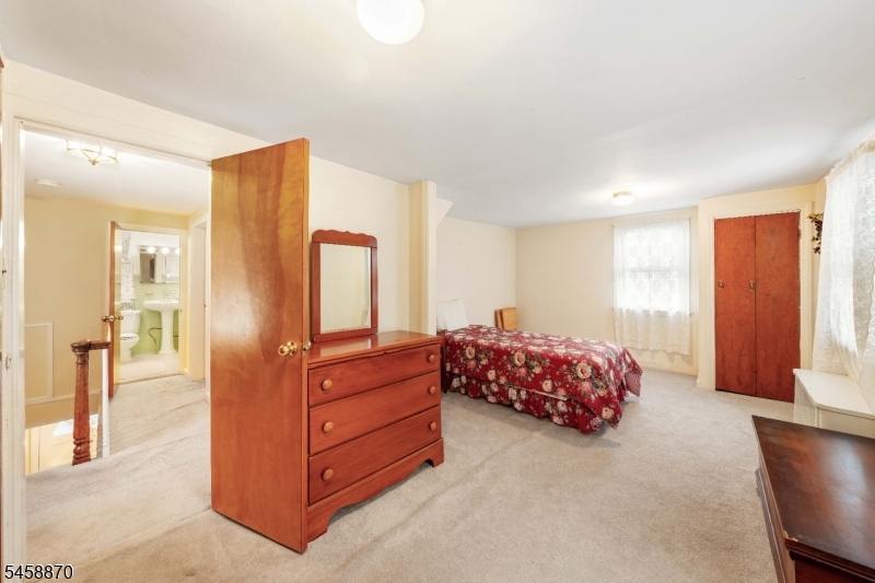 424 Frankfort St Property Photo 15