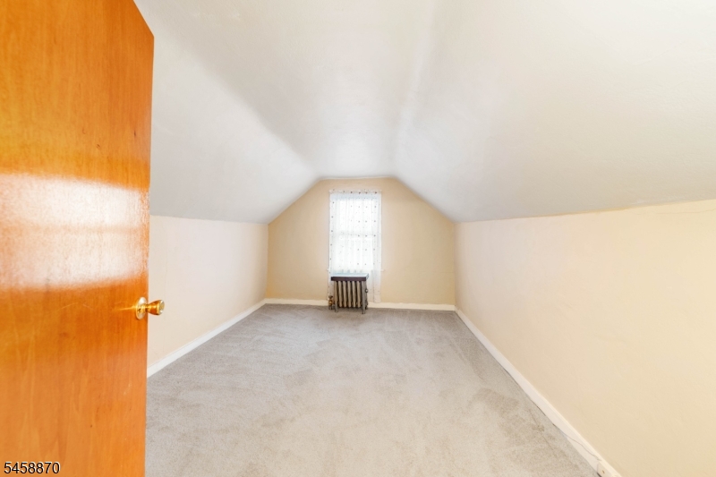 424 Frankfort St Property Photo 17
