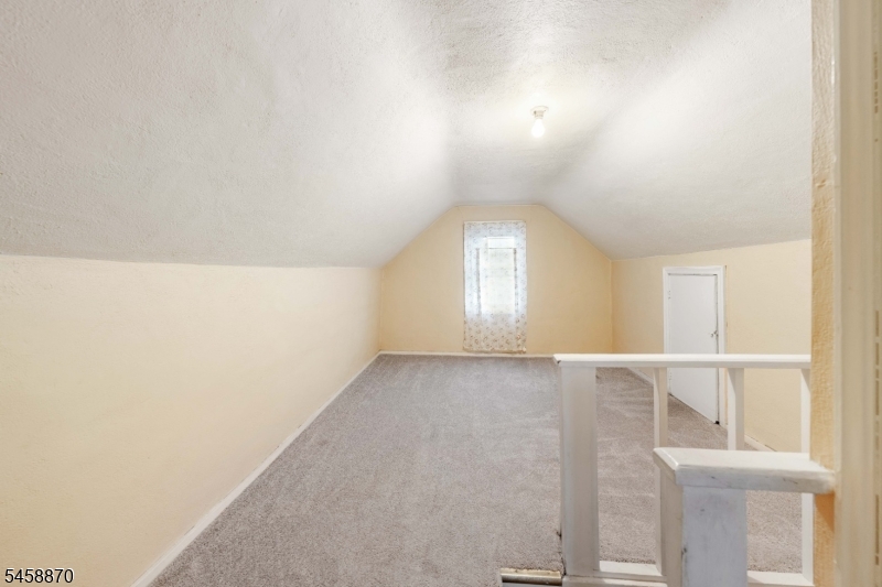 424 Frankfort St Property Photo 18