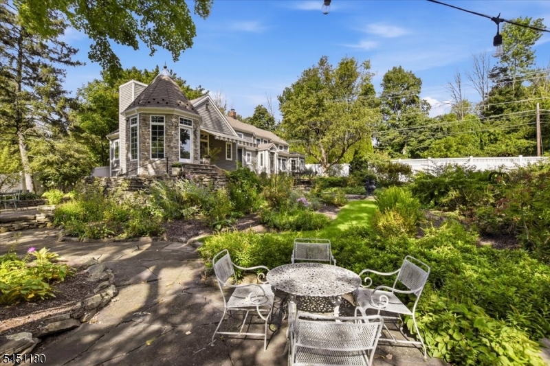 347 Drakestown Rd Property Photo 3