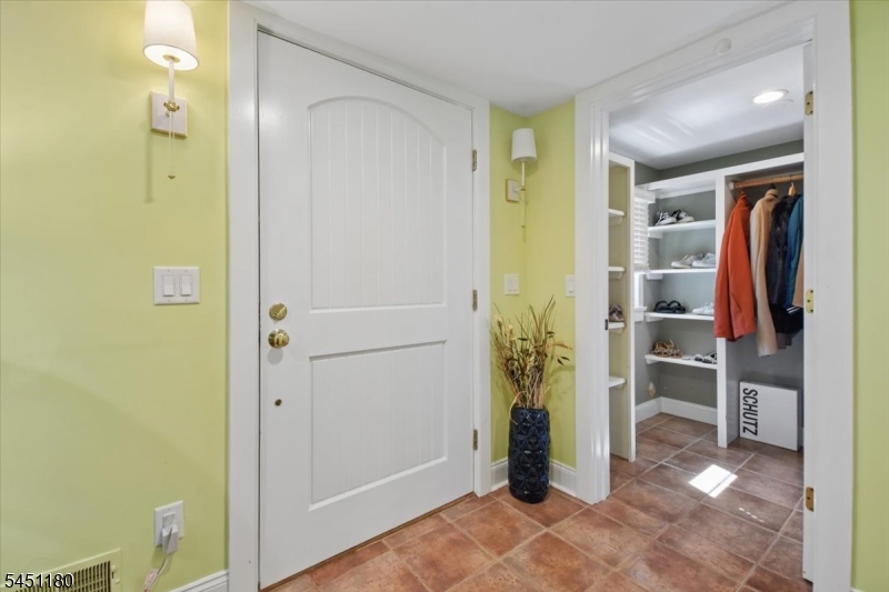 347 Drakestown Rd Property Photo 7