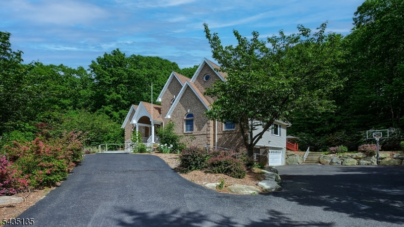 26 Stonehedge Dr Property Photo 3
