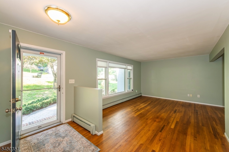 20 Byron Pl Property Photo 2