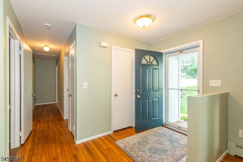 20 Byron Pl Property Photo 3