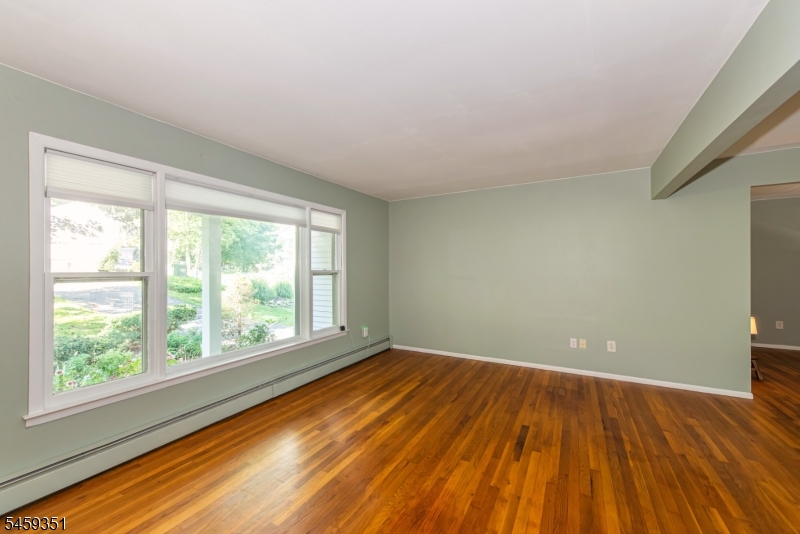 20 Byron Pl Property Photo 4