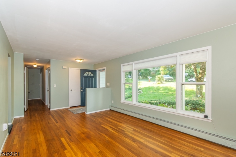 20 Byron Pl Property Photo 5