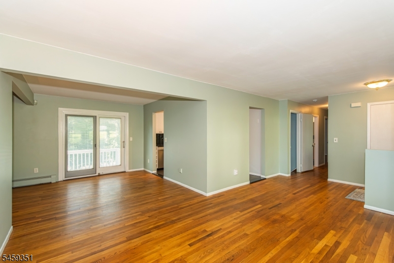 20 Byron Pl Property Photo 6