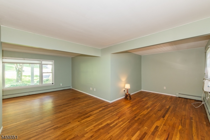 20 Byron Pl Property Photo 8