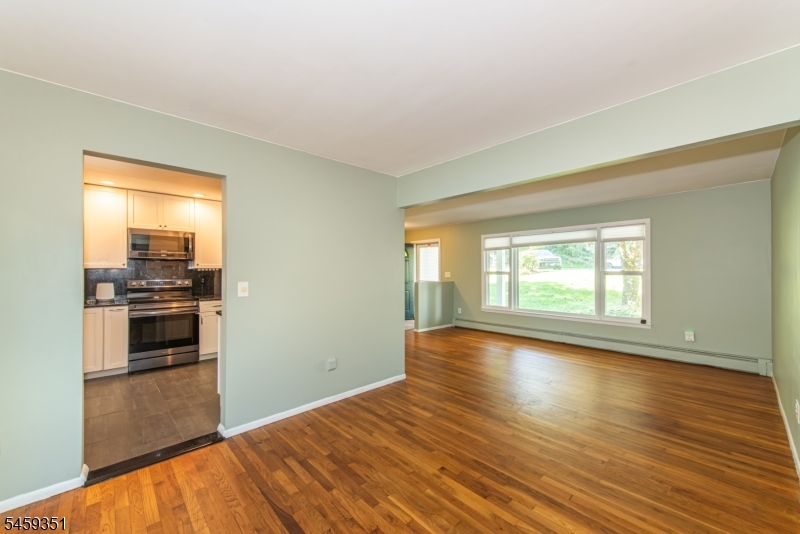 20 Byron Pl Property Photo 10