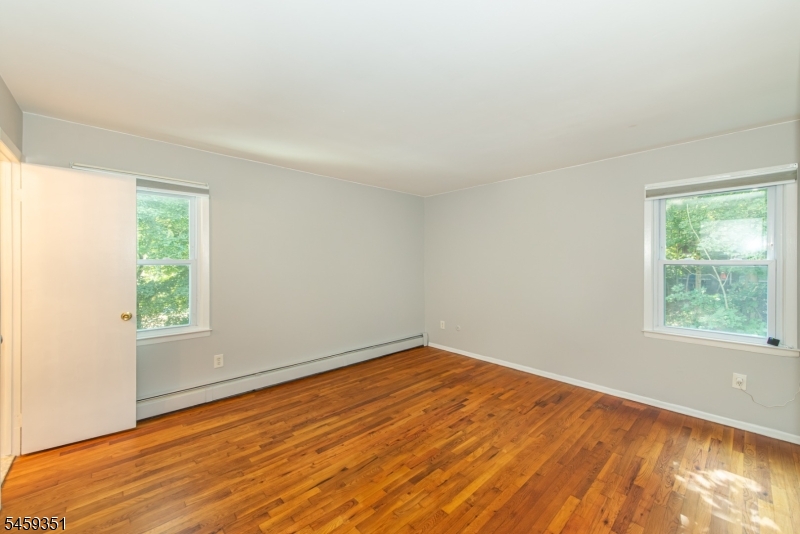 20 Byron Pl Property Photo 19