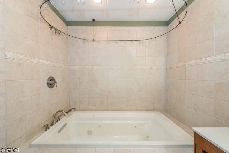 20 Byron Pl Property Photo 25