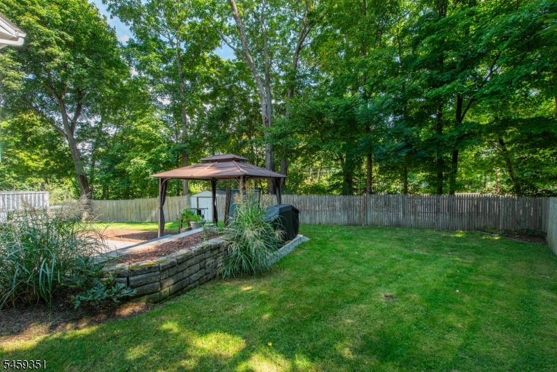 20 Byron Pl Property Photo 38