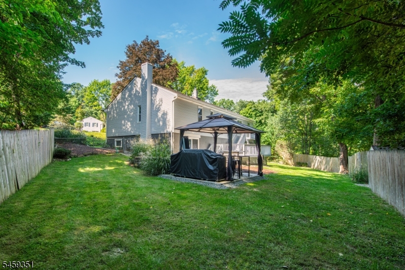 20 Byron Pl Property Photo 39