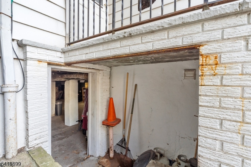 119 W 21st St Property Photo 36