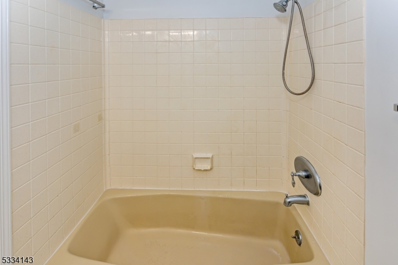 21 Kensington Rd D Property Photo 16