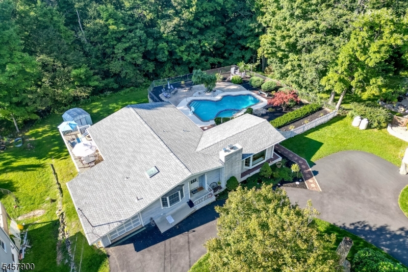 25 Sachem Rd Property Photo 1