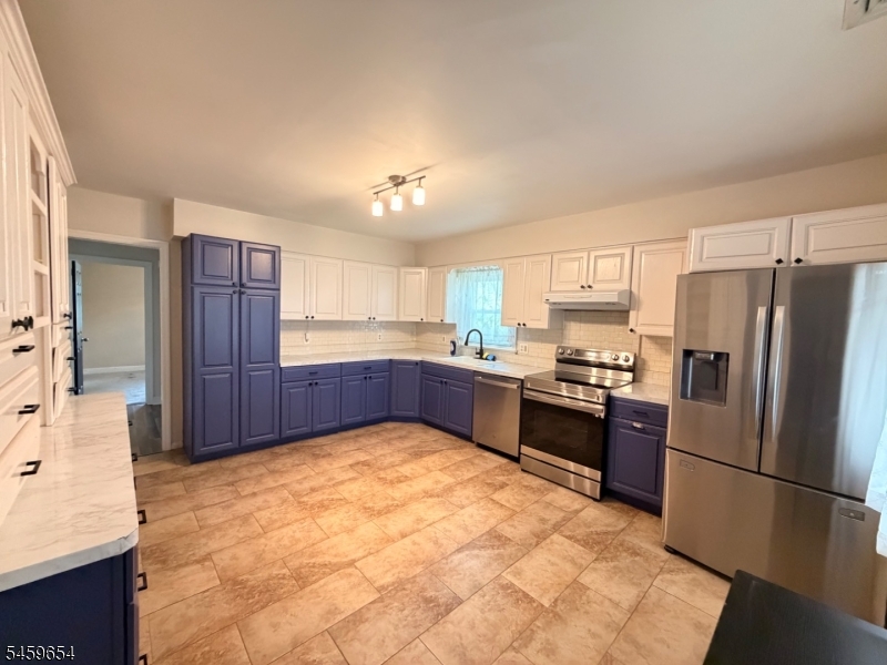 1031 Lowden Ave Property Photo 3