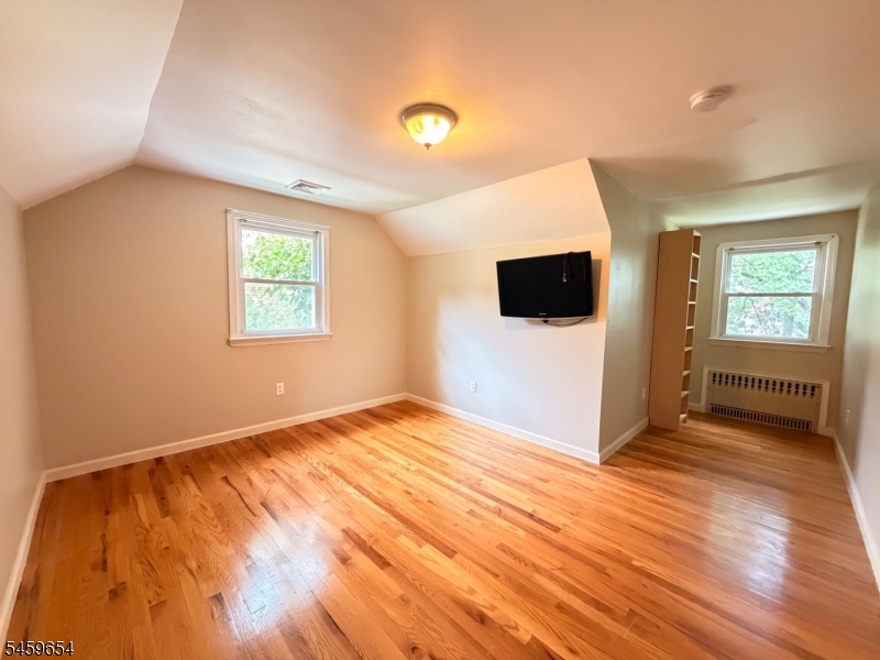 1031 Lowden Ave Property Photo 8
