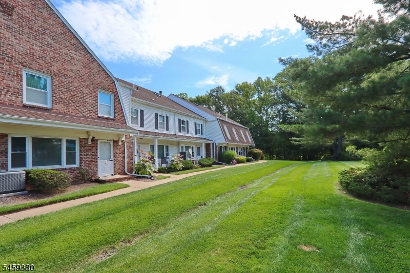 25 Tisbury Ct Property Photo 2