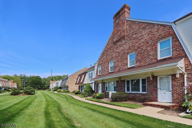 25 Tisbury Ct Property Photo 3
