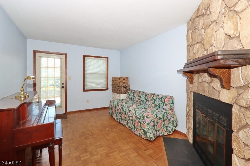 25 Tisbury Ct Property Photo 18