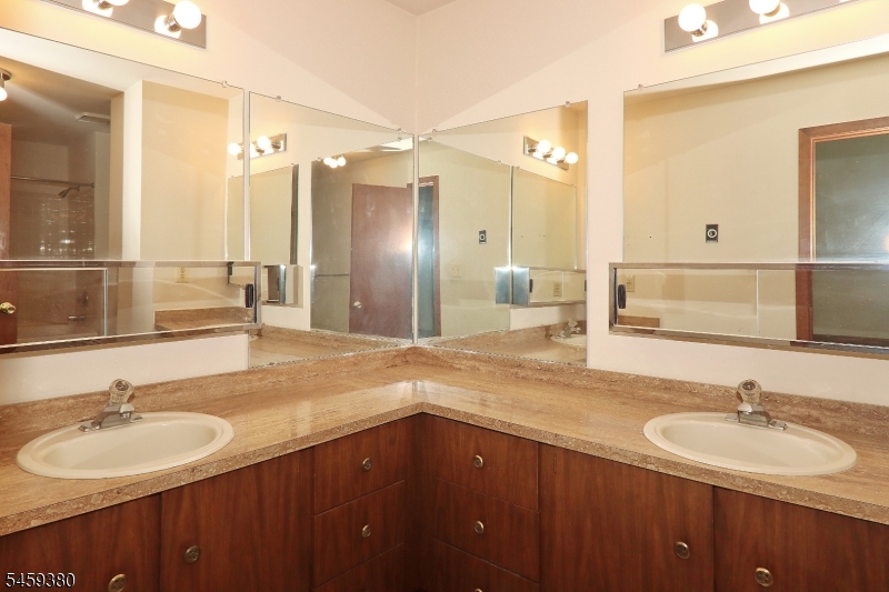 25 Tisbury Ct Property Photo 24