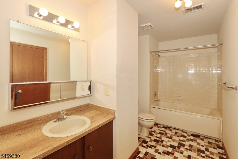 25 Tisbury Ct Property Photo 25