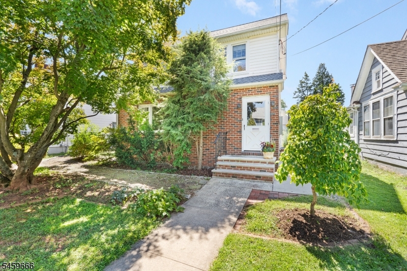 384 Catherine St Property Photo 1
