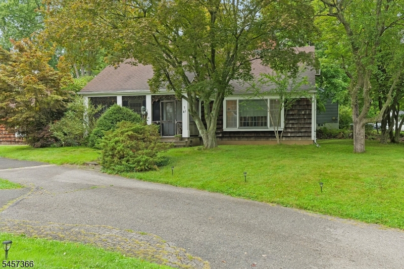 41 Laurel Ave Property Photo 1