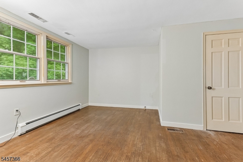 41 Laurel Ave Property Photo 16
