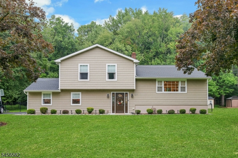 27 Big Piece Rd Property Photo 1