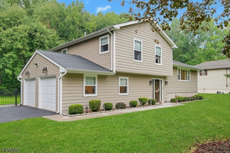 27 Big Piece Rd Property Photo 2