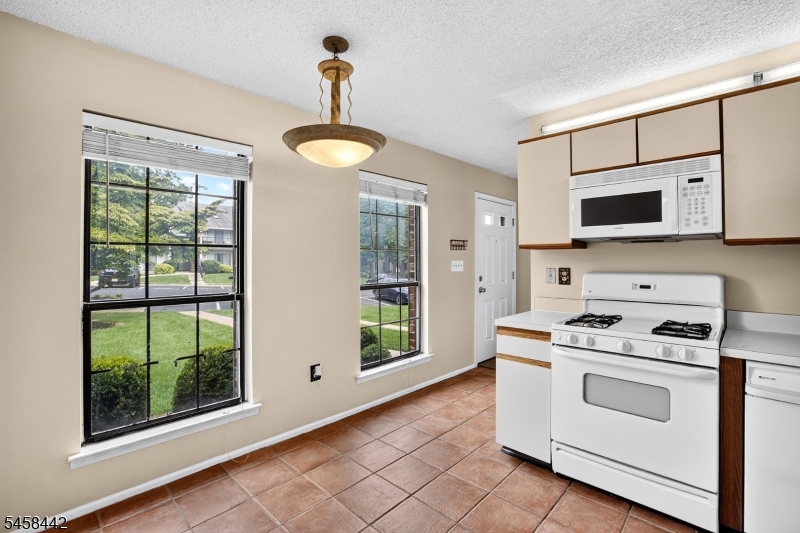 283 English Pl Property Photo 10
