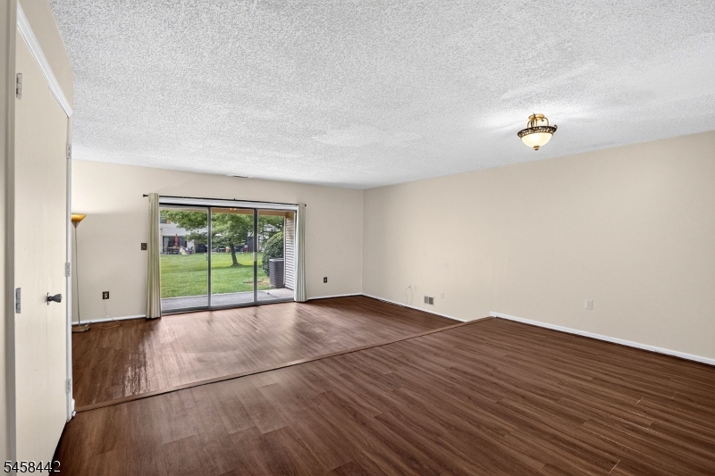 283 English Pl Property Photo 11