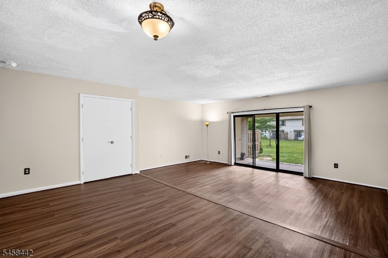 283 English Pl Property Photo 12