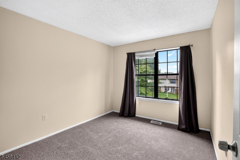 283 English Pl Property Photo 23