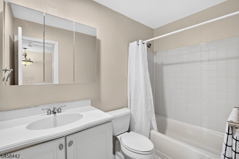 283 English Pl Property Photo 25