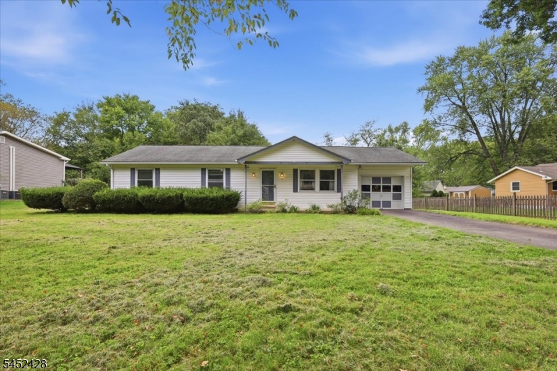 2 Warren Pl Property Photo 1