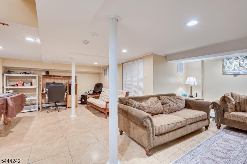 1140 Hillside Ave Property Photo 28