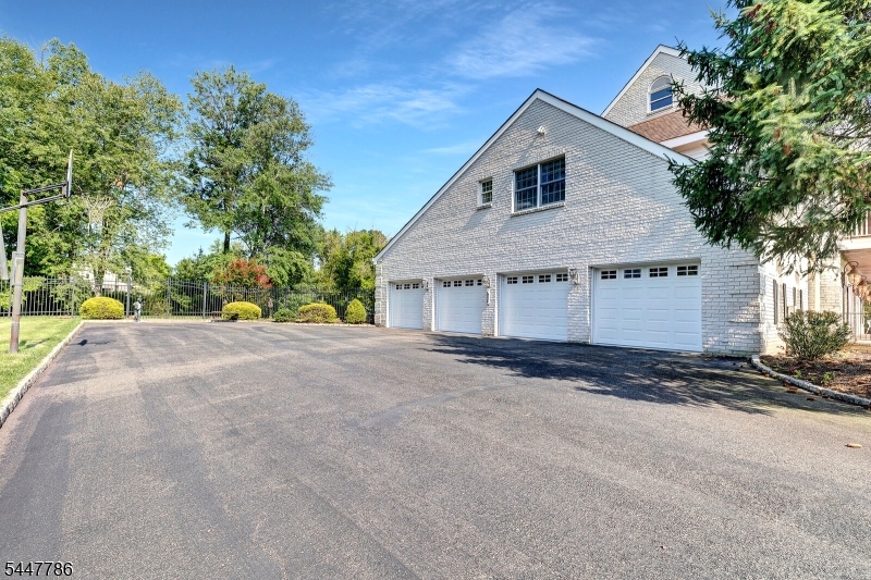 9 Wexford Ct Property Photo 42
