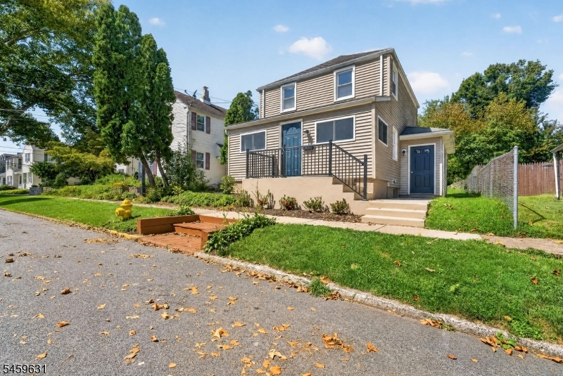 569 Congress St Property Photo 1