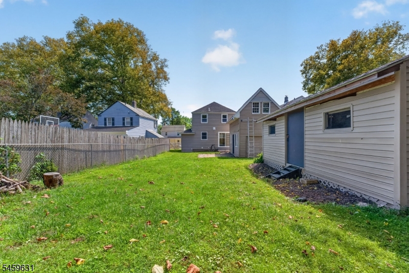 569 Congress St Property Photo 4