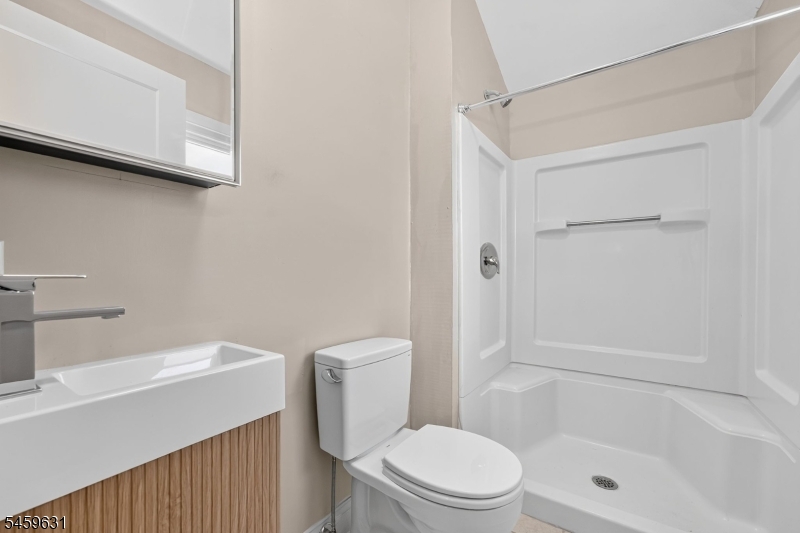 569 Congress St Property Photo 10