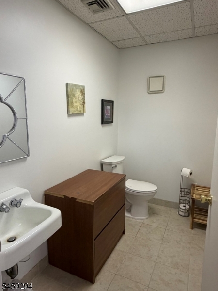 1425 Pompton Ave Property Photo 8