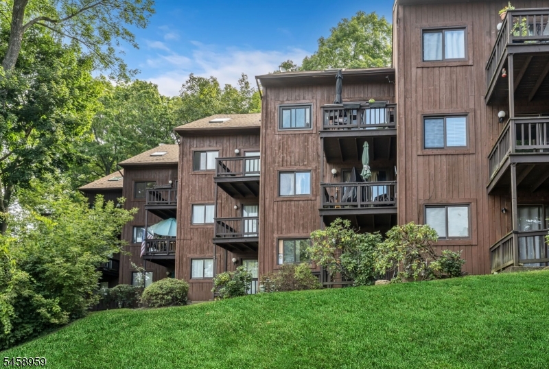 3 Davos Dr 4 Property Photo 3