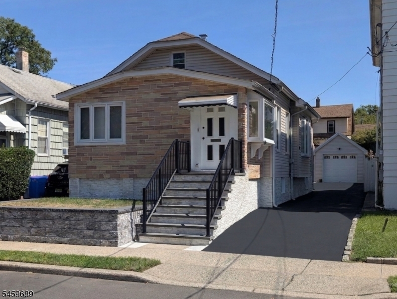 337 Stiles St Property Photo 1