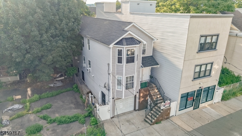 242 Graham Ave Property Photo 3