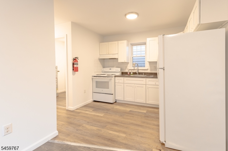 242 Graham Ave Property Photo 4