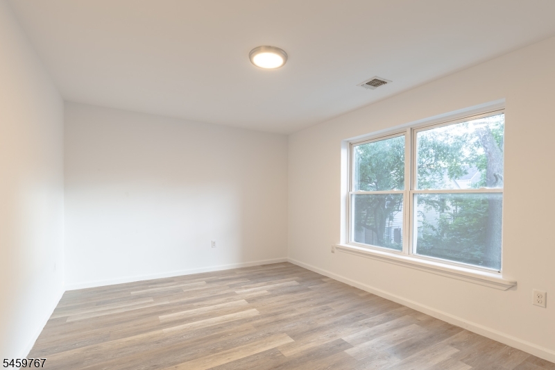 242 Graham Ave Property Photo 9